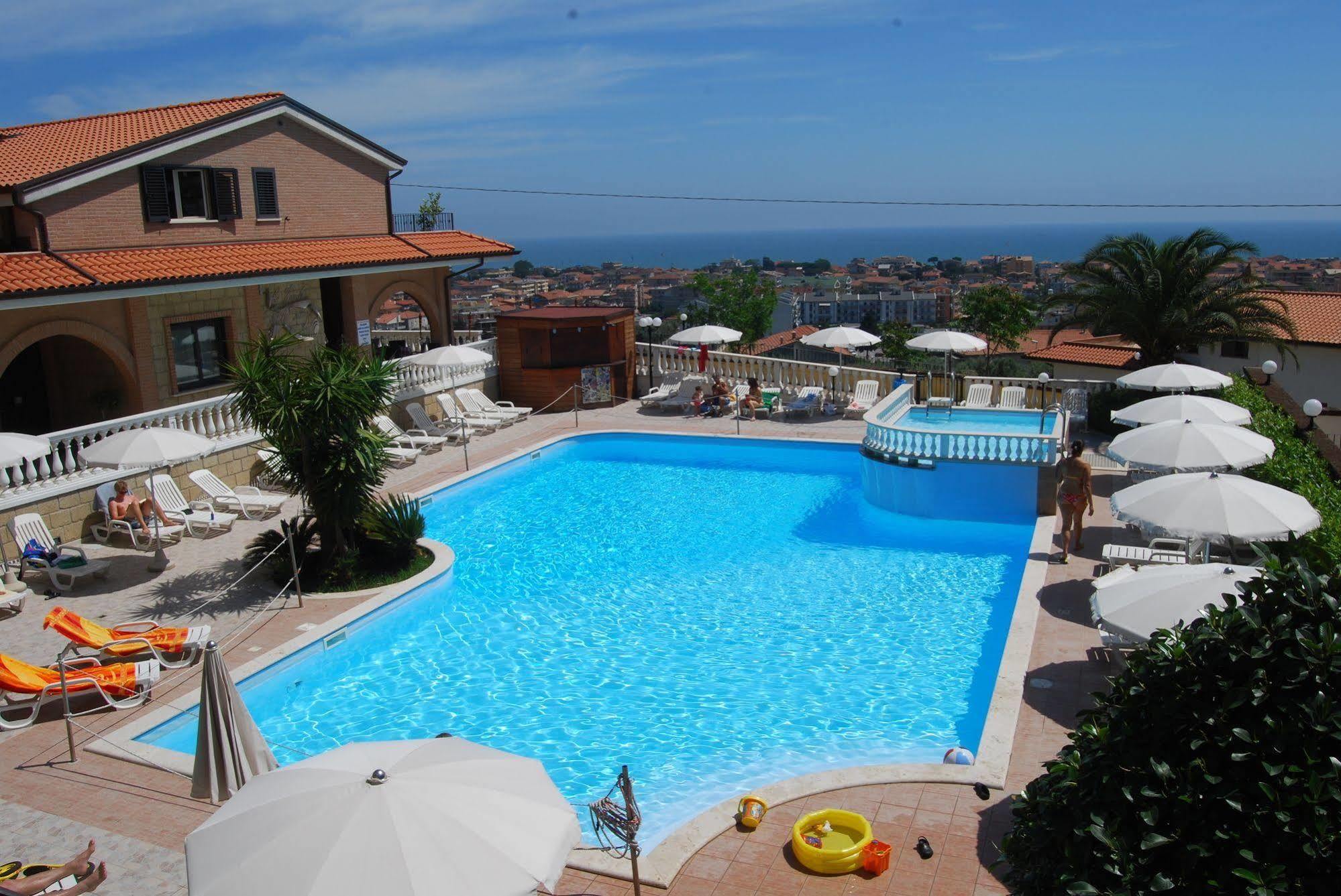 Residence Il Borgo Tortoreto Ngoại thất bức ảnh