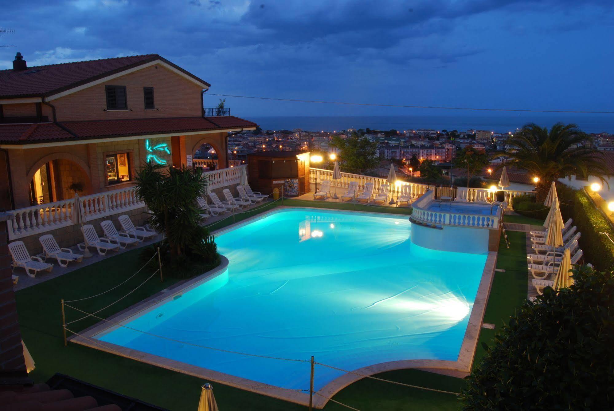 Residence Il Borgo Tortoreto Ngoại thất bức ảnh
